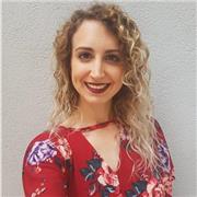 Profesora de inglés imparte clases para adolescentes o adultos para clases de conversación o preparación de exámenes oficiales